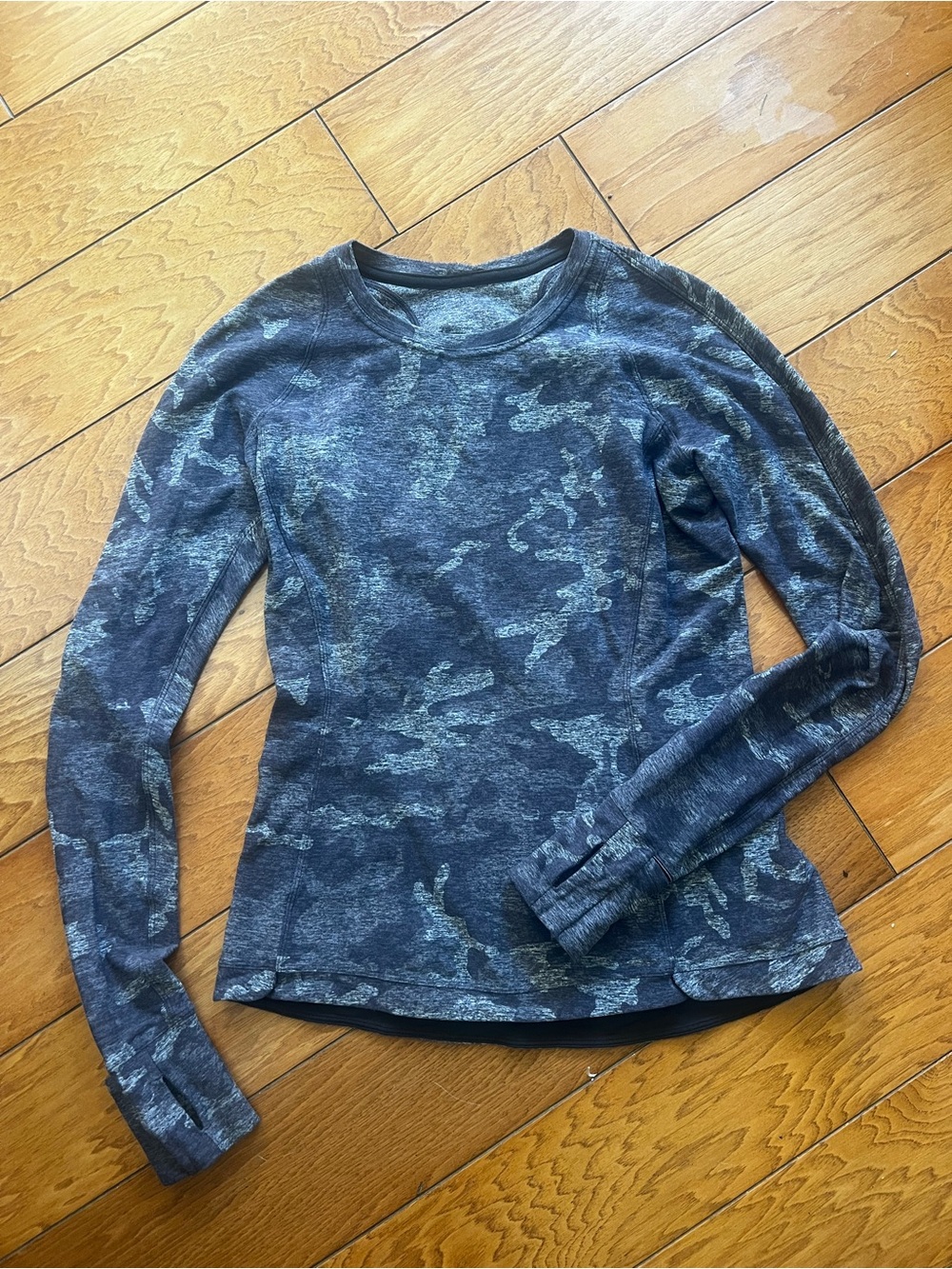 Lululemon Women's Long Sleeve Crewneck Top in Heathered Charcoal Camo Sz 8